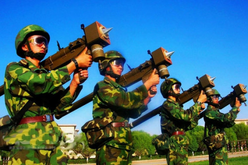 资料图:中国军队训练FN-6单兵防空导弹 资料图:中国军队训练FN-6单兵防空导弹