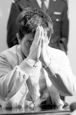 资料图:糯康被行刑前双手合十 资料图:糯康被行刑前双手合十