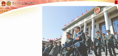 3月4日,十二届全国人大一次会议举行预备会议。肩负着重托的人大代表走出人民大会堂。乔天富摄 3月4日,十二届全国人大一次会议举行预备会议。肩负着重托的人大代表走出人民大会堂。乔天富摄