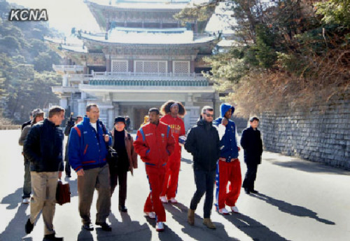 美国哈林花式篮球队球员在朝鲜参观访问 美国哈林花式篮球队球员在朝鲜参观访问