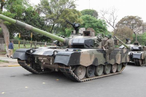 �ϼ����������й�MBT-2000��ս̹��