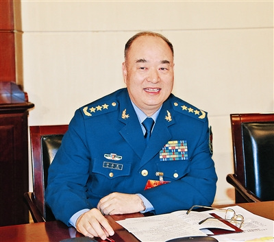 许其亮代表参加分组讨论。本报记者 冯凯旋摄 许其亮代表参加分组讨论。本报记者 冯凯旋摄