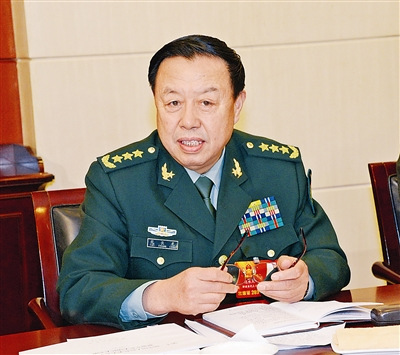 范长龙代表参加分组讨论。本报记者 乔天富摄 范长龙代表参加分组讨论。本报记者 乔天富摄