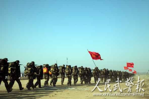 武警8610部队新兵拉练求实效 锻炼韧性唤醒血性-中新网