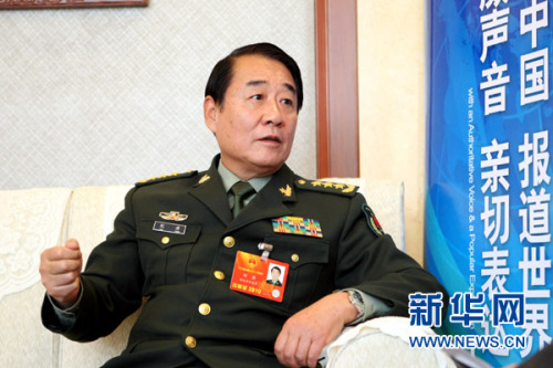 3月14日,全国人大代表、总后勤部政委刘源接受新华网记者专访。他表示,军队要听党指挥,敢于在强敌面前亮剑。记者 杨理光摄 3月14日,全国人大代表、总后勤部政委刘源接受新华网记者专访。他表示,军队要听党指挥,敢于在强敌面前亮剑。记者 杨理光摄
