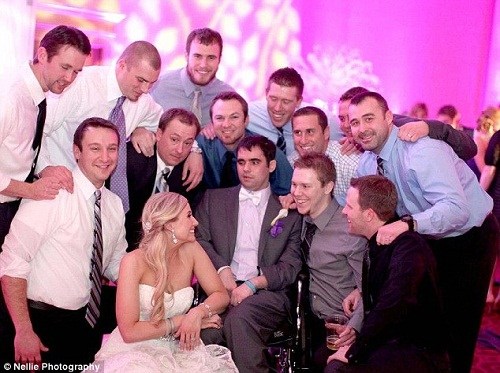 �ں����˵İ����£�������ԸӭȢŮ�ѿ�˹��˹�����˱��½�ǰ����ʿ����԰������