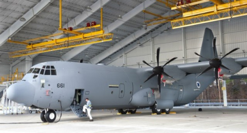 ���Ϳװ����ɫ�пվ��׼�C-130J�����