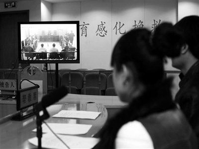 昨日,海淀法院,法庭通过视频,让未成年被害人参与庭审。通讯员 李森 摄 昨日,海淀法院,法庭通过视频,让未成年被害人参与庭审。通讯员 李森 摄