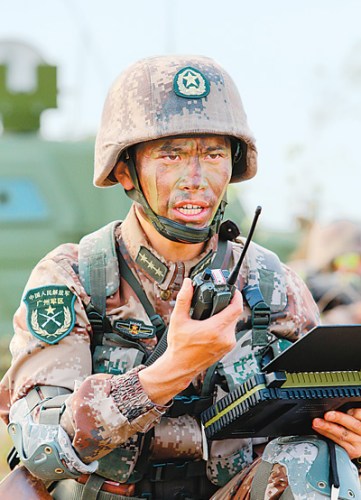 广州军区某特战旅二营一连连长时刻准备上战场