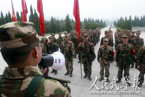 现场动员。图片来源:人民武警报 现场动员。图片来源:人民武警报