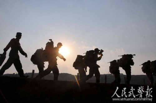 高唱胜利凯歌。图片来源:人民武警报 高唱胜利凯歌。图片来源:人民武警报