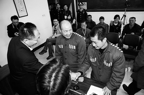 浙江高院:"叔侄强奸冤案"或由非法证据导致(图)