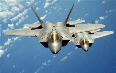 资料图:美军F-22隐形战斗机 资料图:美军F-22隐形战斗机