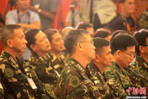 4��5�գ����ɱ���������29�Ρ��粢�硱��Balikatan�����Ͼ�����ϰ�ڷ���װ�����ܲ������ɶ����Ӫ��Ļ��ͼΪ��Ļʽ�Ϸ��ɱ����١�<a target='_blank' href='http://www.chinanews.com/'>������</a>�� ���� ��