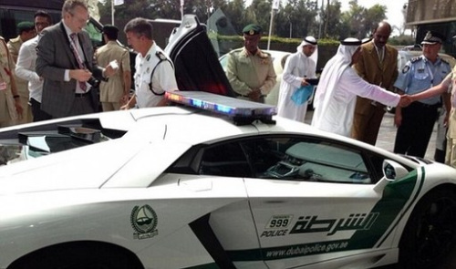 ��������Ϊ����ף��˾����50���꣬�ص��Ƴ�Aventador����
