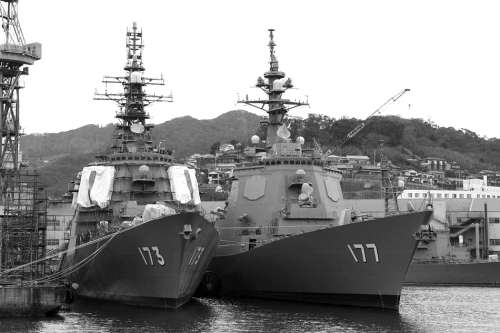 日本海自“神盾舰”并排停泊 日本海自“神盾舰”并排停泊