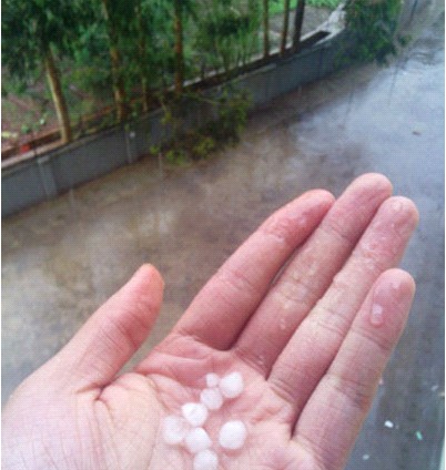 云南昆明北市区再降冰雹云龙松华坝水库无雨