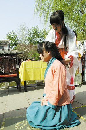 "石门汉韵"汉服爱好者协会,举行了一场古代女子的成人礼——笄礼