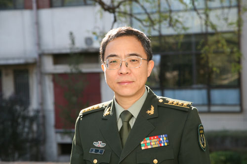 国防白皮书拟制小组成员、军事科学院国防政策研究中心主任陈舟少将 国防白皮书拟制小组成员、军事科学院国防政策研究中心主任陈舟少将