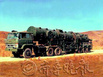 东风21型中程战略导弹。(资料片) 东风21型中程战略导弹。(资料片)