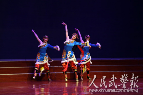 表演藏族舞蹈《扎西德勒》 表演藏族舞蹈《扎西德勒》