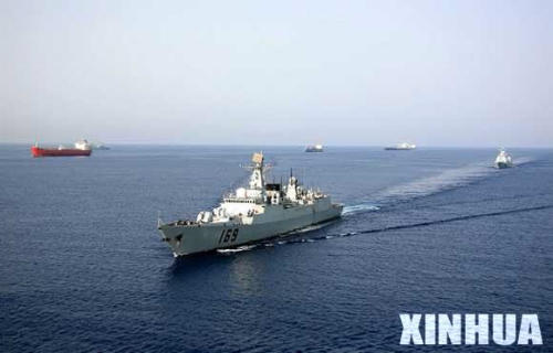 海军第一批、第二批护航编队共同为第41批商船护航。 李唐 摄 海军第一批、第二批护航编队共同为第41批商船护航。 李唐 摄