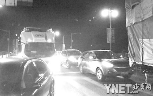 夜间也堵车 夜间也堵车