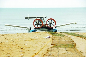 地效翼船登陆海滩 地效翼船登陆海滩