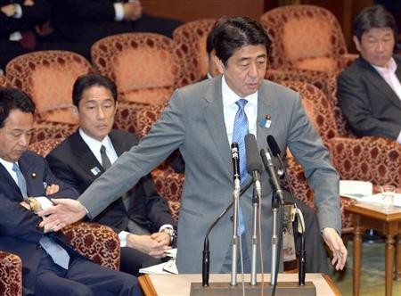 日本首相安倍晋三在5月8日上午的参院预算委员会上称,不会干涉有关“侵略”一词的定义 日本首相安倍晋三在5月8日上午的参院预算委员会上称,不会干涉有关“侵略”一词的定义