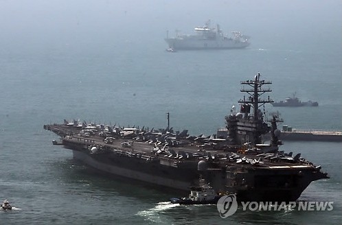 美国9700吨级“尼米兹”号核动力航母13日离开韩国釜山港后,驶向浦项附近东部海域 美国9700吨级“尼米兹”号核动力航母13日离开韩国釜山港后,驶向浦项附近东部海域