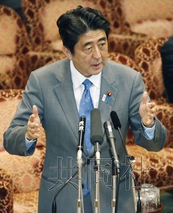 5月14日下午,日本首相安倍晋三在参院预算委员会上回答质询,就新建非宗教性国立战殁者追悼设施的方案表示反对 5月14日下午,日本首相安倍晋三在参院预算委员会上回答质询,就新建非宗教性国立战殁者追悼设施的方案表示反对