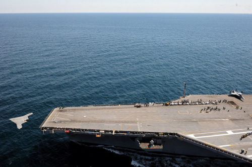 X-47B�Ժ�ĸ�װ����˲��