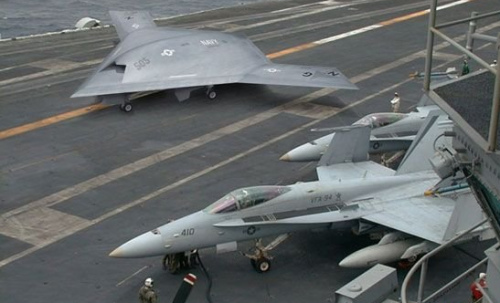 X-47B��F/A-18���˽���ս�����Ա�