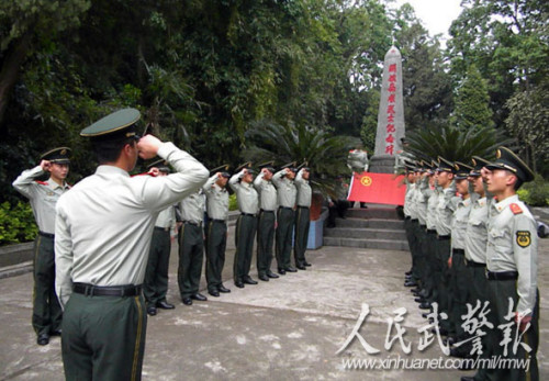 武警战士入团宣誓 武警战士入团宣誓