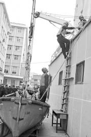 ���뿼�˵Ĵ�Ա�շž���ͧ