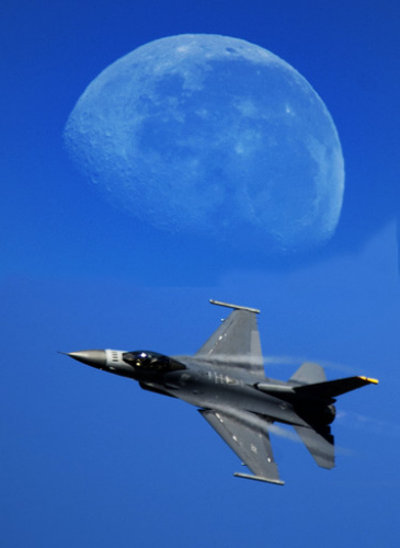 F-16和月亮约会 F-16和月亮约会