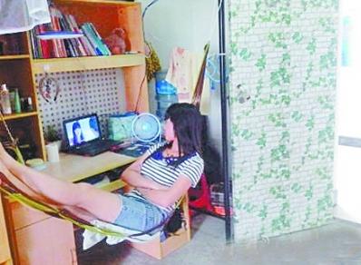 新浪微博@遇见小火车:男寝有“充水气床”,女寝也不示弱啊,居然全部是吊床,看起来太享受了有木有! 新浪微博@遇见小火车:男寝有“充水气床”,女寝也不示弱啊,居然全部是吊床,看起来太享受了有木有!