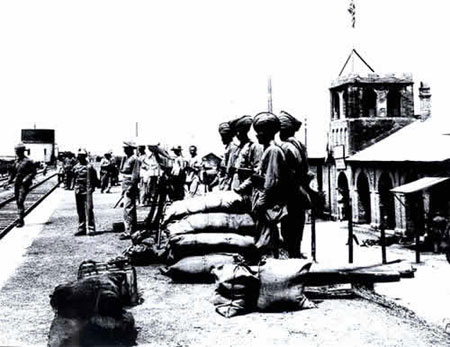 抵达廊坊车站的八国联军 抵达廊坊车站的八国联军