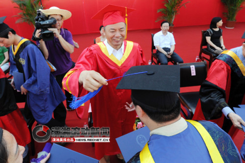 617գϴѧУҢѧԺʿΪҵ롣ͼ/泿ͨѶԱ С