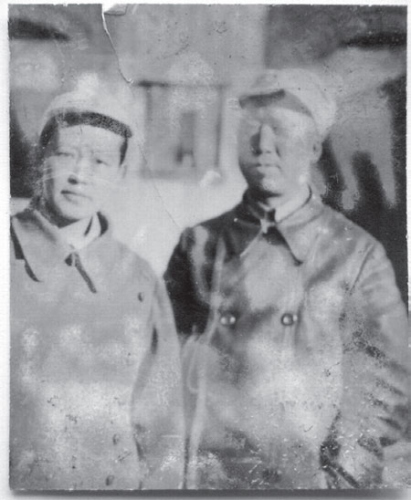 1 9 4 3 年1 0 月6日,滕代远和林一于麻田合影 1 9 4 3 年1 0 月6日,滕代远和林一于麻田合影