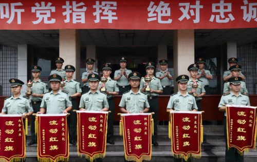 团党委对优秀“放单飞”学员及优秀基层单位进行表彰。 团党委对优秀“放单飞”学员及优秀基层单位进行表彰。