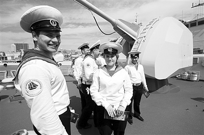 俄罗斯水兵参观中国军舰 俄罗斯水兵参观中国军舰