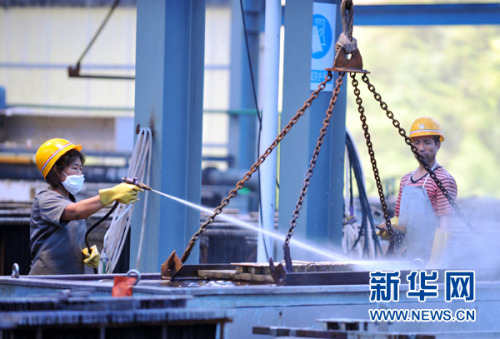 7月15日,国家统计局发布数据,2013年上半年中国经济同比增长7.6%。 新华社记者陈晔华摄 7月15日,国家统计局发布数据,2013年上半年中国经济同比增长7.6%。 新华社记者陈晔华摄