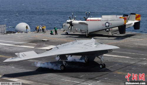 美海军X-47B无人机拦阻降落航母,被誉为开启海军航空兵新时代 美海军X-47B无人机拦阻降落航母,被誉为开启海军航空兵新时代