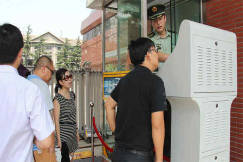 8��5�����磬�ж�ָ��Ա���Ľ�����λ������˶�ÿһλ������Ա