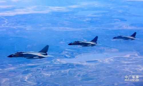中国飞豹战机赴俄途中 中国飞豹战机赴俄途中
