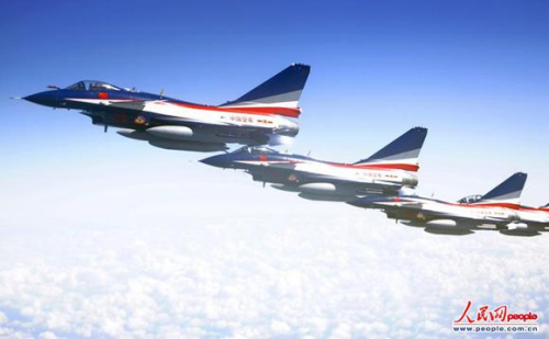  8��21�գ���-10���ݻ���ӷ����ڶ���˹�Ͽա��齨51�����״ηɳ����ŵ��й��վ���һ���б��ݶӣ�Ӧ����˹�վ�����ǰ���μӵ�ʮһ��Ī˹�ƺ�չ������� ��