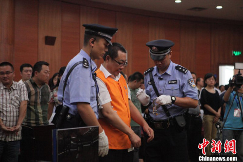  9��5�գ�����ʡ�����ԭ�ֳ������ܻߡ��޶�Ʋ���Դ������5��9ʱ30�����������м�����Ժһ�󹫿����С����ŷ��ܻ���д�����ͽ��10�꣬����û�ղƲ�5��Ԫ�����޶�Ʋ���Դ������д�����ͽ��6�꣬����ִ������ͽ��14�ꡣ�ܻ��߿�;޶�Ʋ���Դ�����߿�����û���Ͻɹ��⡣�Գ� �� ͼƬ��Դ��CFP�Ӿ��й�