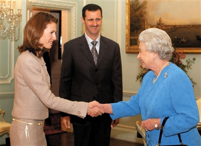 Ӣ�� 2002��12��7�գ��׽𺺹���Ӣ��Ů���Ӽ����õİ�ɳ����ͳ�򸾡����ǻ���ʱ�����಼�����ڴ�һͬ�ò͡�