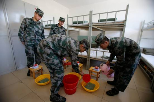  9��10�գ��±��໥������ˮϴ�������� ��